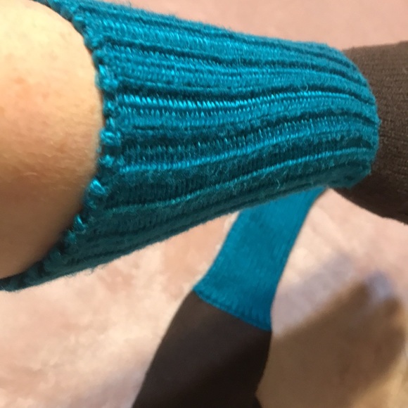 Women’s Knit Style Two/Toned colored Gloves/Final Price - Picture 8 of 9